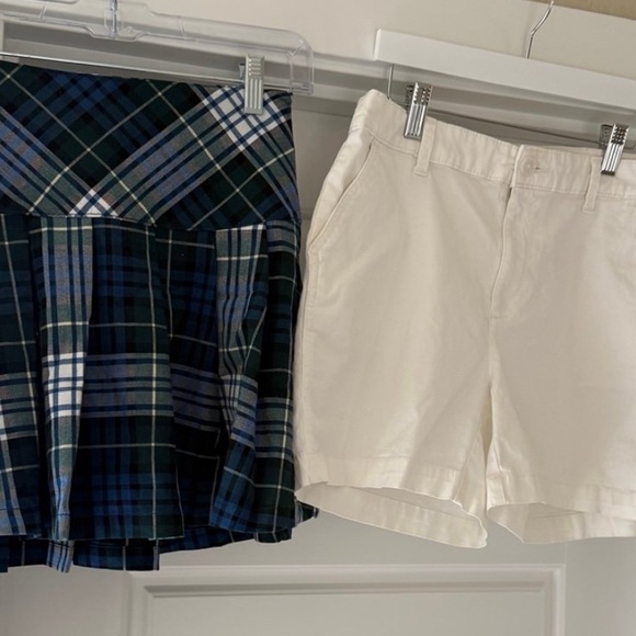 American Eagle Outfitters Pants - American Eagle Women’s size 4 high rise stretch skirt. Bonus size 4 shorts